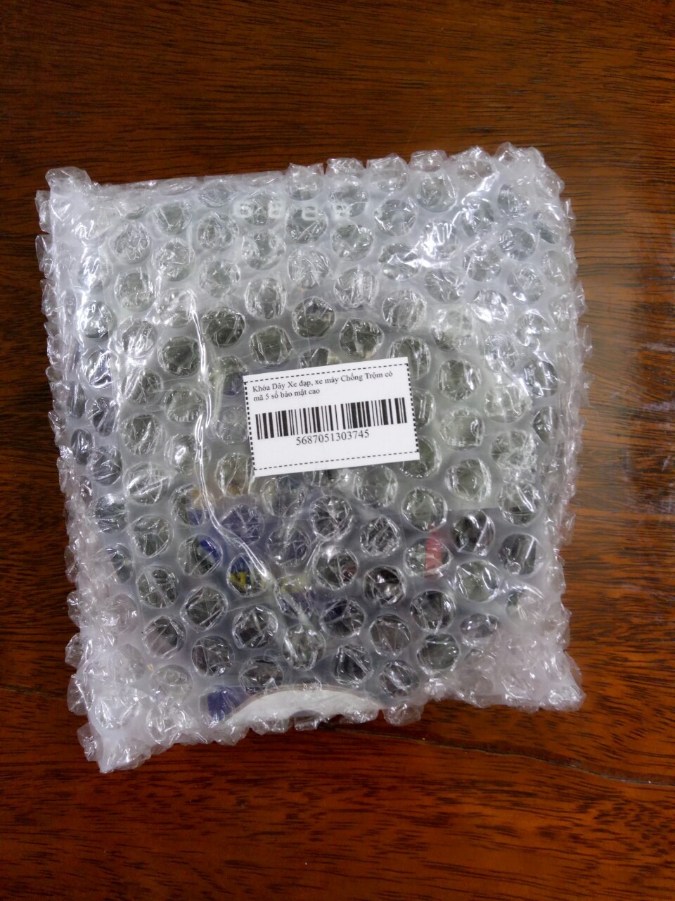 Nhận hàng nhanh hơn dự kiến, SP đóng gói kỹ và chắc, nhân viên giao lịch sự vui vẻ. Móc khóa này xài tiện lợi ghê, lại an toàn, nhỏ gọn. khóa mã có 5 số, dùng khoá xe đi đường rất tiện còn có phốt cao su gắn xe nữa. Đáng đồng tiền bỏ ra. Hài lòng. cho shop 5 sao! Nhận hàng nhanh hơn dự kiến, SP đóng gói kỹ và chắc, nhân viên giao lịch sự vui vẻ. Móc khóa này xài tiện lợi ghê, lại an toàn, nhỏ gọn. khóa mã có 5 số, dùng khoá xe đi đường rất tiện còn có phốt cao su gắn xe nữa. Đáng đồng tiền bỏ ra. Hài lòng. cho shop 5 sao!