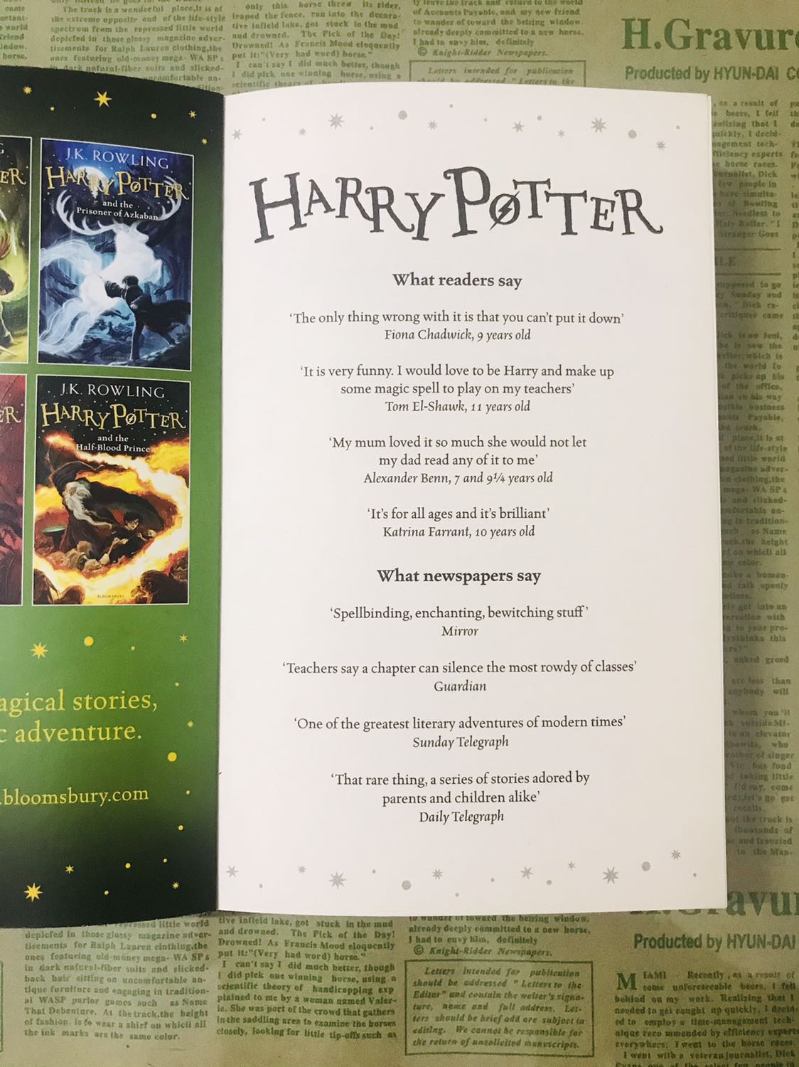 Harry Potter là một bộ sách mà mình rất thích, mặc dù đã đọc bản tiếng Việt và xem phim khá nhiều lần rồi nhưng có lẽ sự cuốn hút của một cuốn sách thuần tiếng Anh vẫn luôn thôi thúc mình sở hữu nó. Dịch vụ bên tiki rất tốt, mình đặt khuya thứ năm mà chiều thứ bảy đã có rồi, bác chuyển phát cũng thân thiện và thông minh, mặc dù nhà mình không có số nhà hay địa chỉ rõ ràng mà vẫn mò ra được nhà mình, thậm chí điện thoại gọi còn không được, đúng là hay ghê!
Về cuốn sách, nội dung bên trong và văn phong của JK Rowling thì mình không cần bàn gì nhiều, ngôn từ cũng rất thân thuộc, điều đặc biệt là bìa sách đẹp lắm các bạn ạ! Các bạn cứ mua về mà xem, mình đảm bảo là các bạn sẽ thích mê, nó cứ lung linh, huyền ảo, mềm mại sao sao á... mặc dù sách xuất bản năm 2014, bao bọc bên ngoài thì hơi cũ nhưng sách bên trong thì đẹp và mới lắm!
Năm mới mình mua hàng mà sản phẩm nào mình cũng ưng ý hết, cảm ơn TIKI rất nhiều ạ!