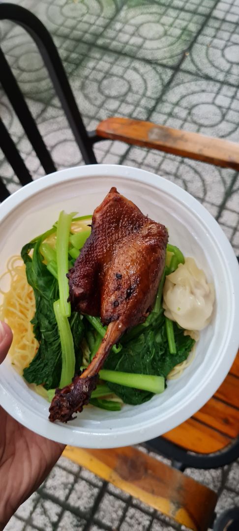 shop nhiệt tình dễ thương. hàng giao nhanh. mà size hơi to so với số ký dù đã trừ hao trước rồi. thôi hok sao....