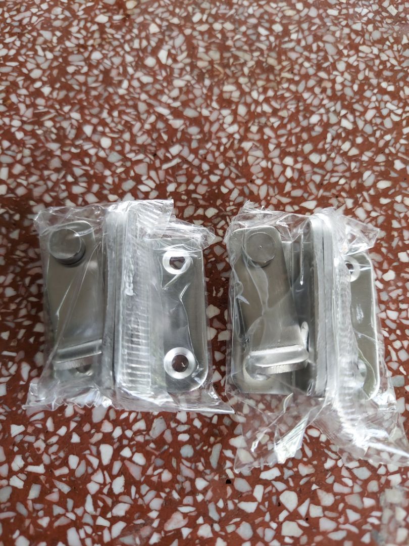 Dày dặn, chắc chắn. Hoàn thiện tốt. Trơn láng. Có điều khó hiểu là 2 sản phẩm cùng một nhà bán, đặt cùng đơn hàng mà giao làm 2 lần, cách nhau cả tuần.