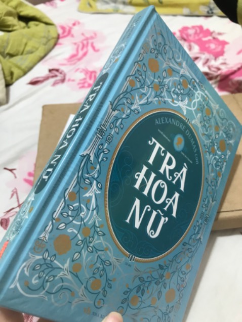 Bìa đẹp, đóng gói khá kĩ nên sách kh bị móp, nd thì ch biết nhưng nói chung thì sách nhìn okelaa ✨✨