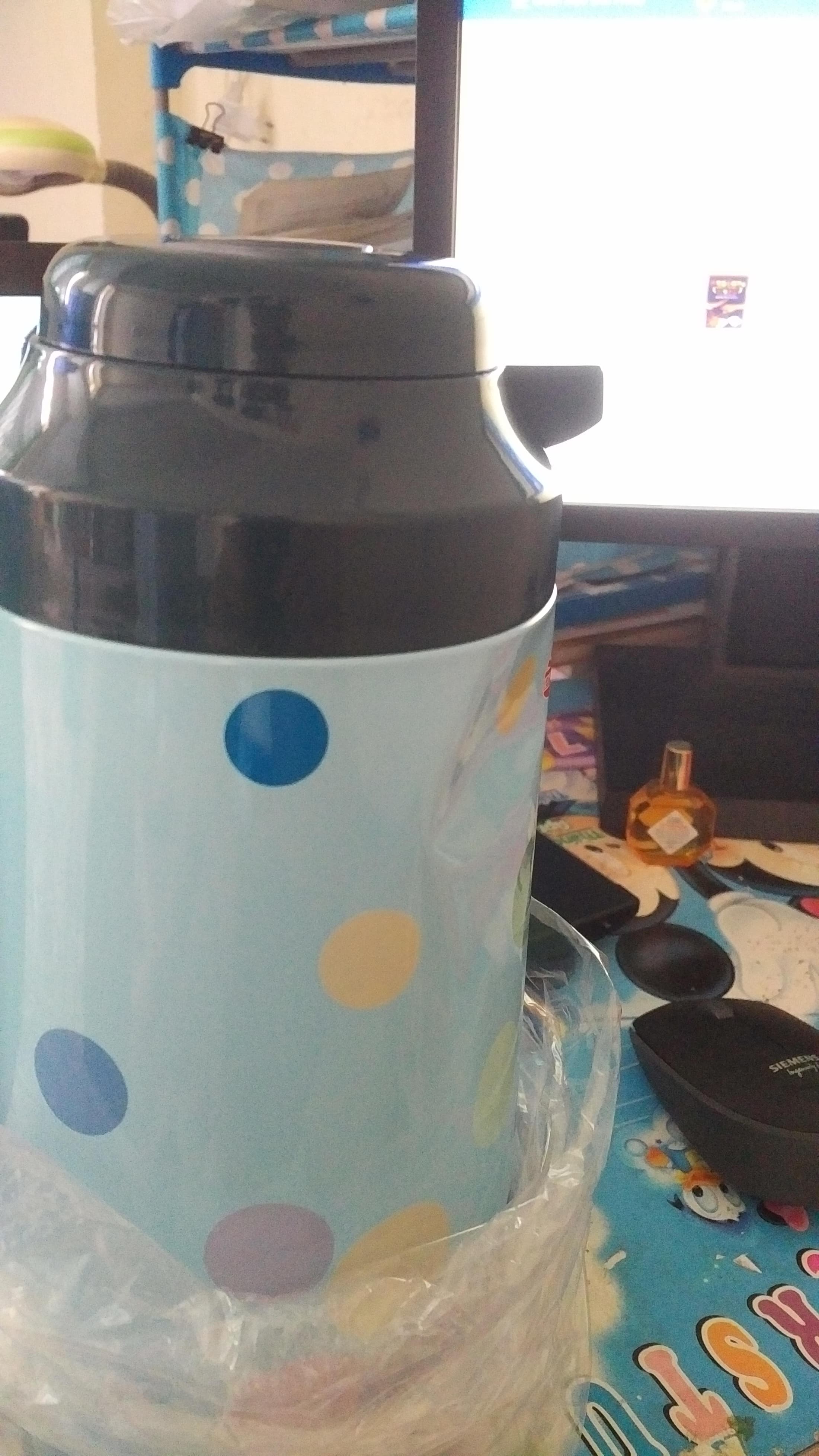 Sản phẩm giao trễ hơn 1 ngày.
Sản phẩm bị lỗi ngoại quan: móp phần vỏ bên ngoài. Đã gửi thông tin yêu cầu đổi trả. Mong tiki xem xét và xác nhận nhanh giúp mình