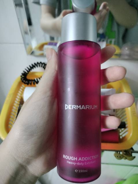 Thấm nhanh, tẩy da chết ổn. Có điều bao bì hơi móp méo. Thấm nhanh, tẩy da chết ổn. Có điều bao bì hơi móp méo.