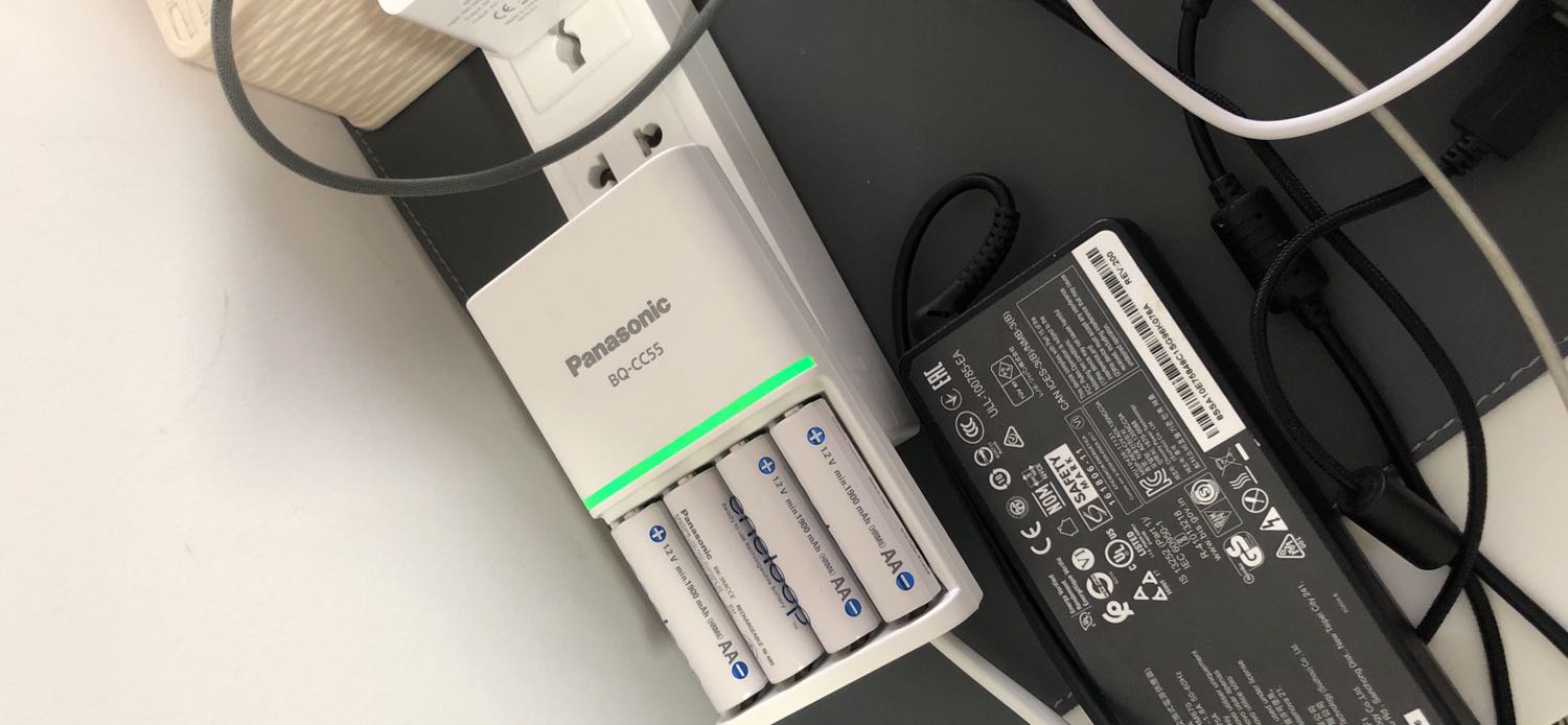 không biết shop có giao hàng rởm cho mình không mà nói sạc 1h30 thì mới sạc được 45'-50' đã tắt đèn báo full. Mình bỏ vào máy hút sữa xài chỉ xài được tầm 10'-20' là tắt ngúm. Giao hàng thì quá lâu! Giờ phải chờ thu hồi kiểm tra. Bực mình ghê! Mình mua của nhà cung cấp "Pin Panasonic Chính Hãng". Tiki đừng có ẩn review chê của mình để bao che nhà cung cấp nha, mình viết để những người mua khác rút kinh nghiệm. Có thời gian chờ thu hồi thì có thể mua thử hên xui. Không có thời gian thì nên có lựa chọn khác.