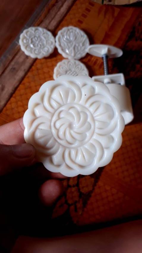 Ship nhanh phết, sản phẩm đẹp hơn mình nghĩ, nhựa dày dặn chắc chắn không ọp ẹp, mua về tập tành làm bánh cho vui