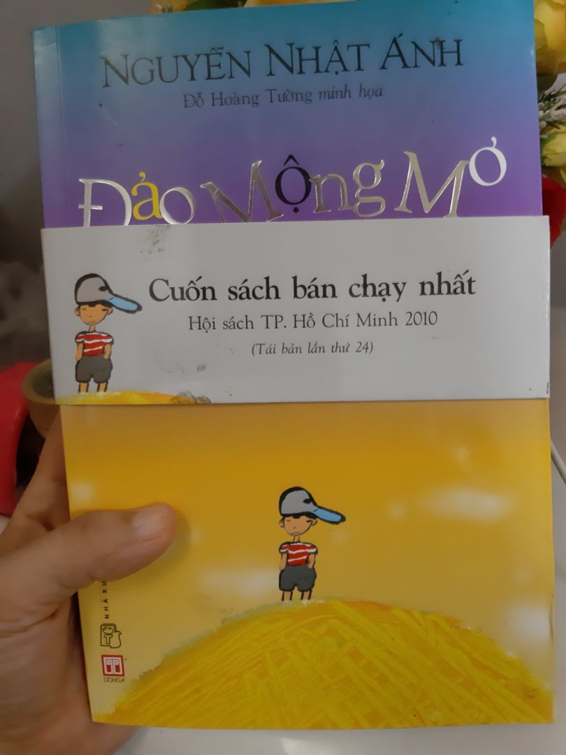 1. Mình rất hay mua sách trên Tiki nhưng lần đầu tiên nhận đc cuốn sách bìa cũ, bẩn như thế này.
2. Truyện Nguyễn Nhật Ánh rất hay.
3. Tiki giao hàg hỏa tốc luôn. Đơn tỉnh mà đặt hôm 30, 31 có hàg luôn.