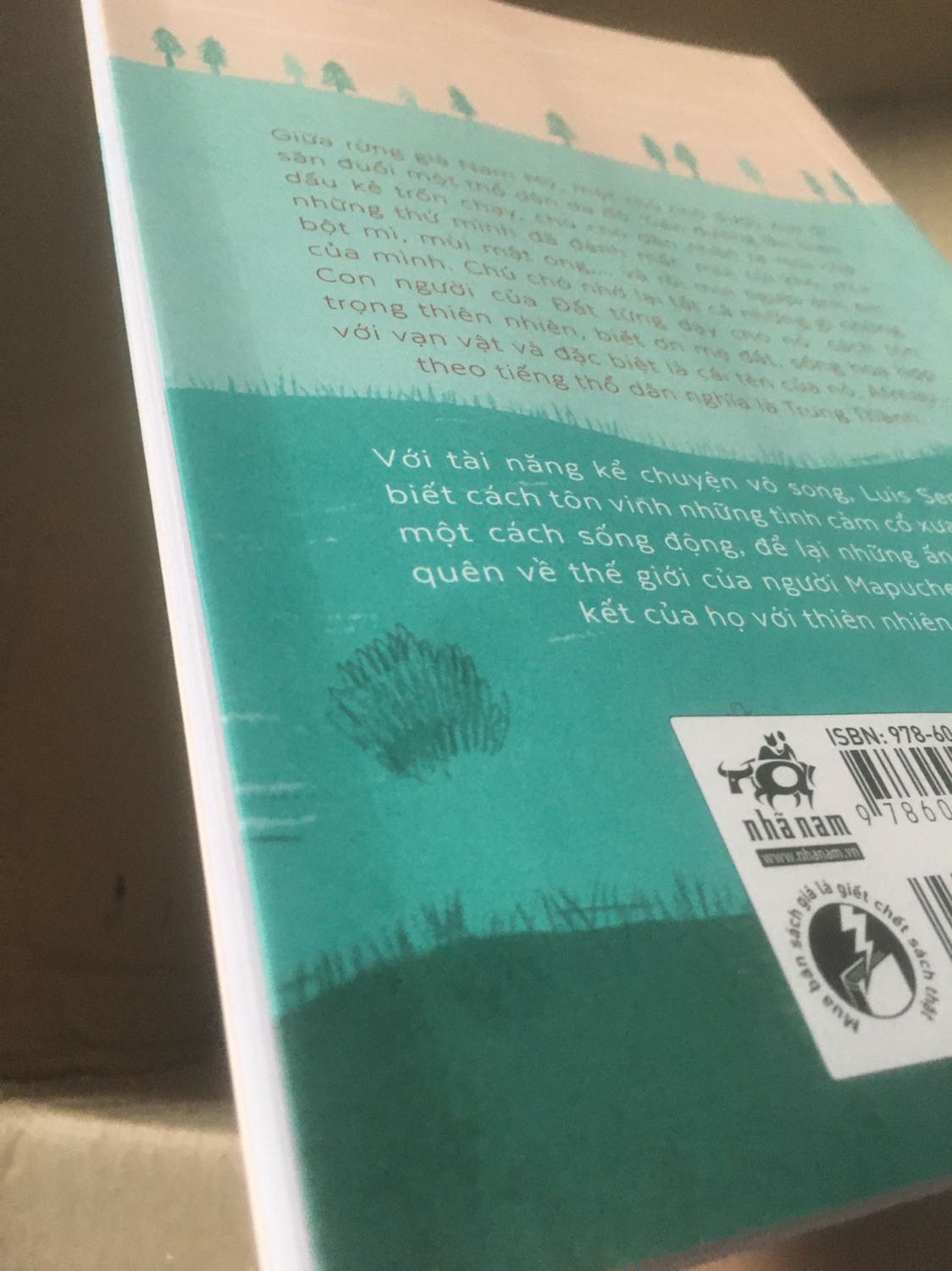 Mình mua 3 cuốn của tác giả Luis nhưng riêng cuốn này giấy xấu nhất. Nsx rất ẩu, giấy dính liền nhau rất nhiều. Không hài lòng lắm