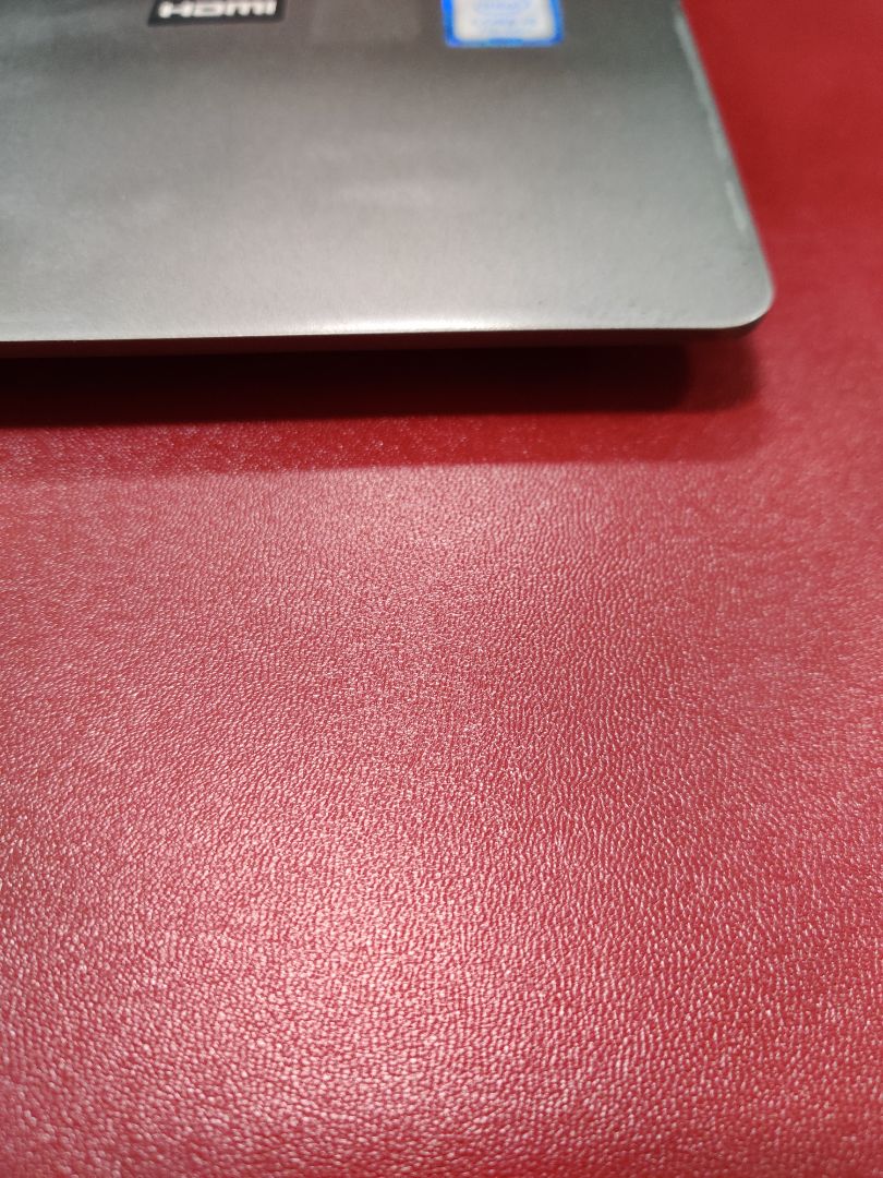 Chất lượng cũng tạm, giao nhanh, mới mở ra có mùi nhưng dùng 1 thời gian là hết. Hôm trước mua loại khác, hiệu Yorn hay gì đó, êm hơn và có đường chỉ may viền khá đẹp.