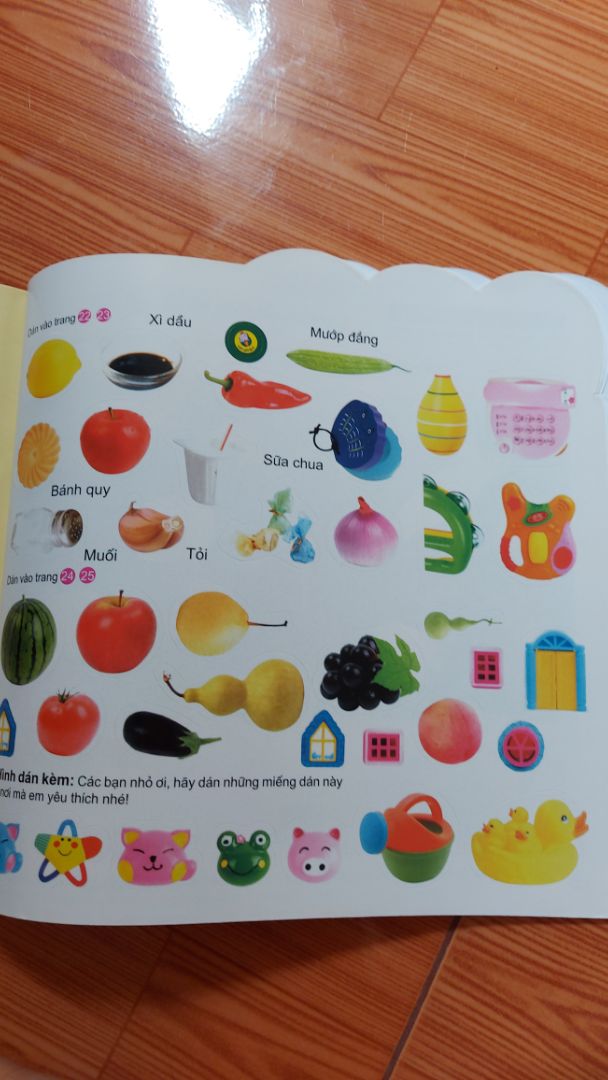 sách dán với hình ảnh là hình chụp vật thật, giúp bé phân biệt rõ hơn, học chính xác hơn. chất lượng rất tốt