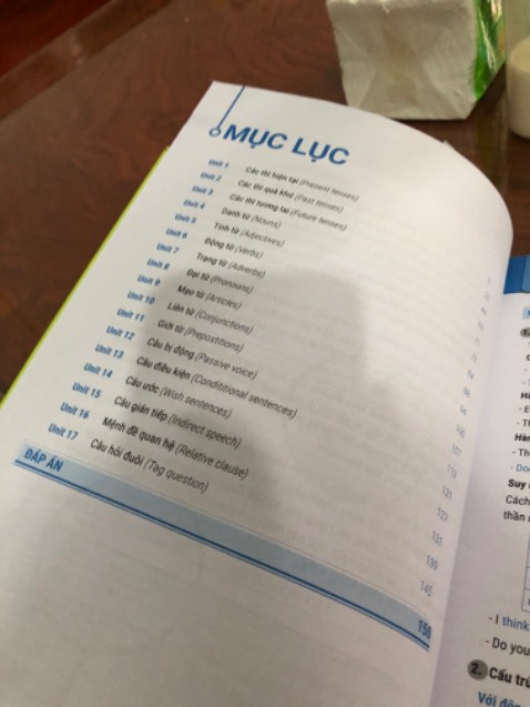 Xem qua các phần 2 cuốn, cảm giác tương tự 2 cuốn destination b1,b2. Giá cả cũng gần ngang nhau. Thôi mua rồi thì đọc vậy. 😂