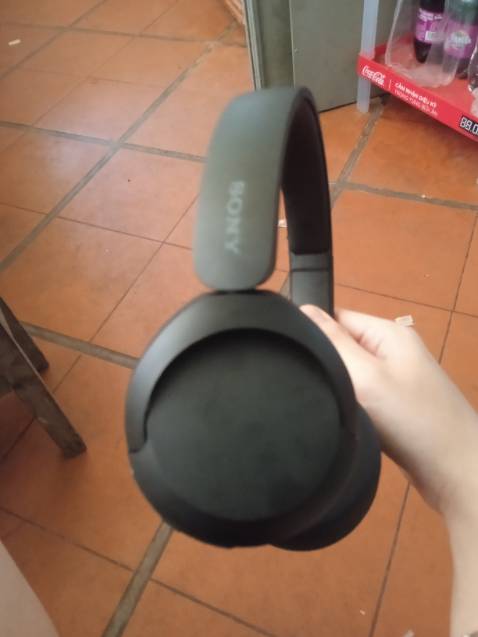 Khen: Êm tai, đeo lâu sẽ hơi đau, âm thanh ổn, thiết kế đẹp, hàng chính hãng, tiki chăm sóc khách hàng khá tốt và kịp thời.
Chê: chê mạnh khoản giao hàng của tiki, thực sự quá lâu, bực mình. Tính rate 2 sao nhưng khoản chăm sóc khách hàng vớt vát nên thôi vậy. Nếu k cải thiện việc giao hàng thì say bye với tiki luôn.