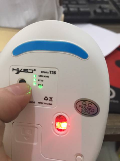 chuột xịn xò lắm ạ, 3 chế độ bluetooth luôn, thiết kế lạ, đẹp, bác nào tay hơi to thì có thể sẽ hơi lọt tay chút, nhưng với m thì quá ok ạ, dùng mượt, kết nối bluetooth  3 chế độ và vẫn có chân usb kết nối bình thường, nói chung rất xứng đáng với số tiền bỏ ra