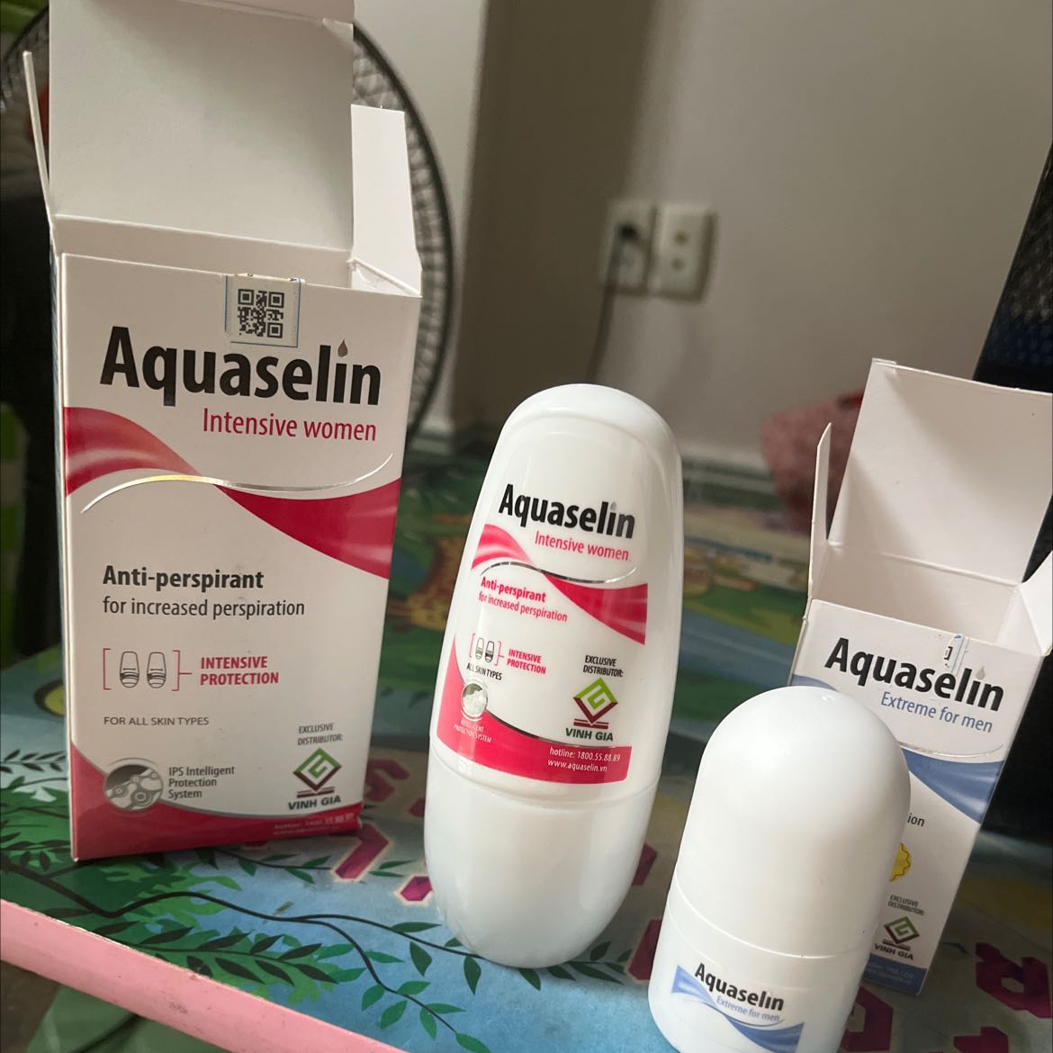 date xa 2025, mình sd aquaselin lâu rồi, hết lại mua, sản phẩm ko màu ko mùi, ngăn mồ hôi hiệu quả, fan cứng