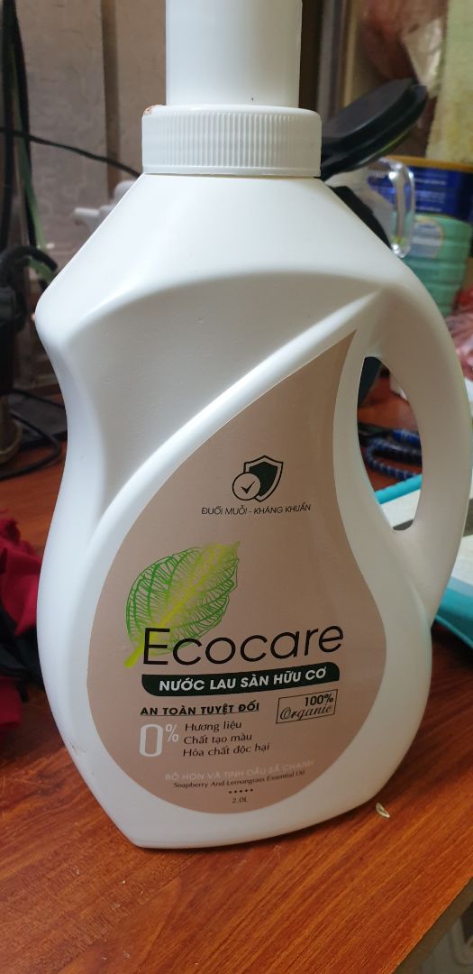 Sản phẩm được đóng gói rất cẩn thận,có tem chống hàng giả trên nắp,giao hàng nhanh chóng...Mùi thơm chanh sả nhẹ nhàng,không gắt,nước lau hơi nhiều bọt 1 chút,nhưng lau khá sạch,nói chung là rất ok...