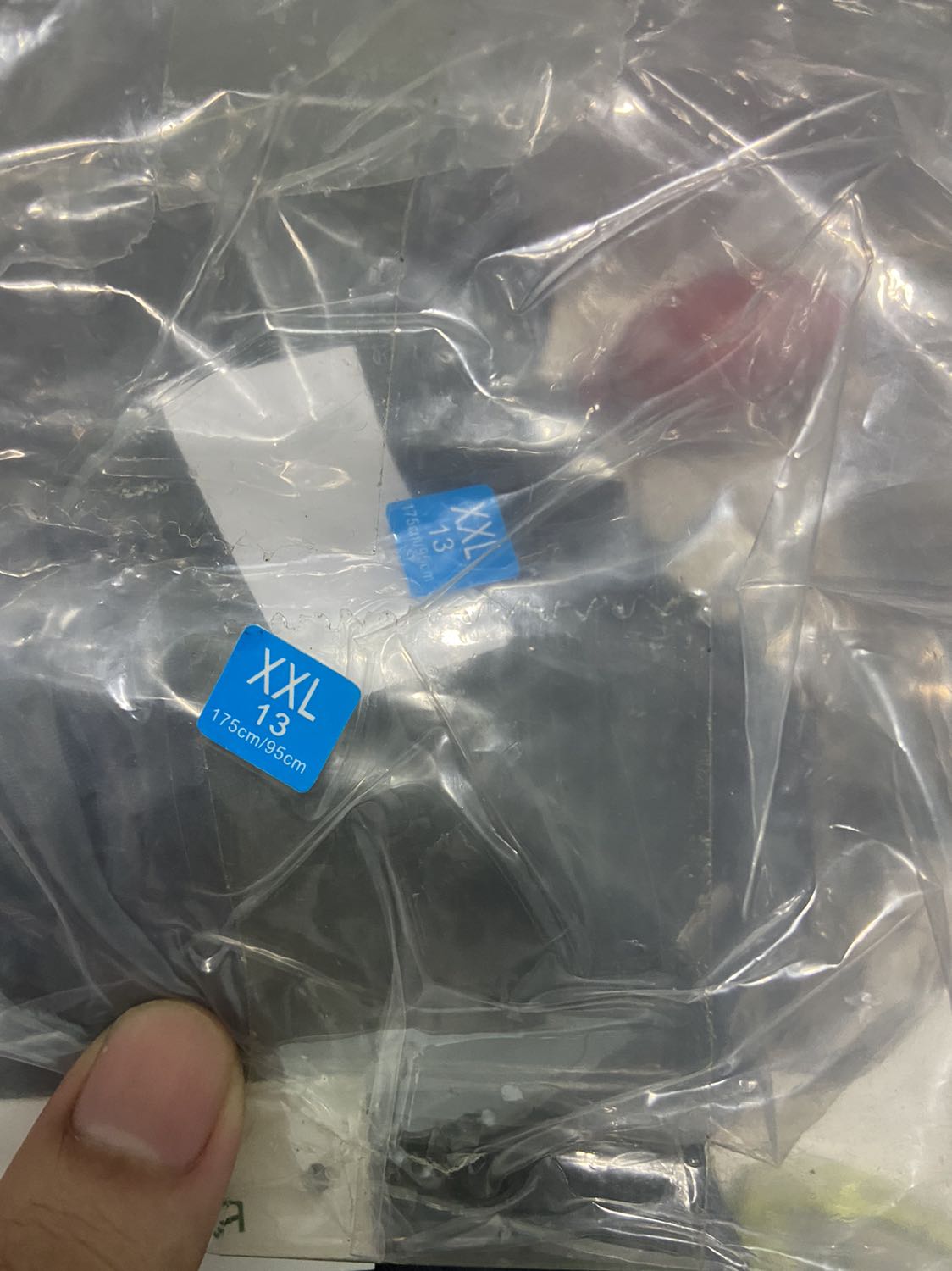 Rõ ràng là mình xem thông tin kích cỡ để chọn size phù hợp.
Mình chọn size M giá 120k bên shop DOZA mà shop lại giao size XXL giá 66k.
Người ta cũng đã chọn loại mắc hơn để phù hợp mà đi giao như vậy thì làm sao mà dùng.
Bên tiki dạo này cắt giảm nhân sự hay sao mà khâu nhận và kiểm tra hàng dạo này toàn hàng đểu không vậy.
Thật ra muốn đánh giá 1 sao. Mà hình như kiểm duyệt kỹ lắm kho chấp nhận đánh giá 1 sao, rồi không post bài đánh giá luôn. 
Tức tức không nói được nên lời.