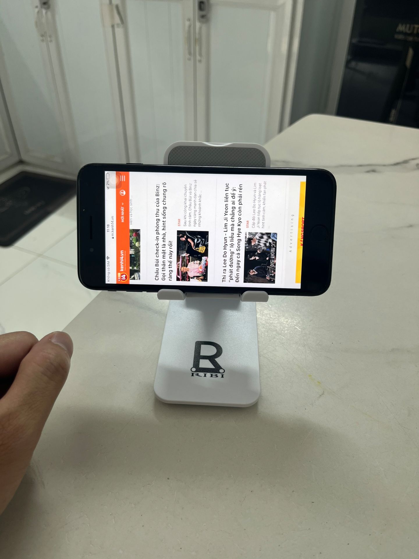 Hàng như mô tả, đẹp, nhỏ gọn, chắc chắn, ko bị đổ như mẫu trước mình dùng. sẽ ủng hộ thêm màu khác