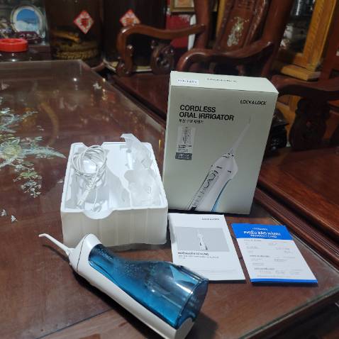 máy này xài ok , sạch răng miệng , nhưng cái lần trước được bạn tặng sinh nhật , xài đc hơn 6 tháng bị hư , nghĩ do quá trình xài ntn nên hư ... lên tiki mua lại 1 cái y vậy xài , mua hôm 1.4.2023 , đến hôm nay 30.5.2023 thì bị hư y chang cái củ , bấm ko xịt , tưởng hết pin , sạc gần 2 tiếng vẫn ko có động tỉnh gì , giờ mình muốn bảo hành thì phải như thế nào ?