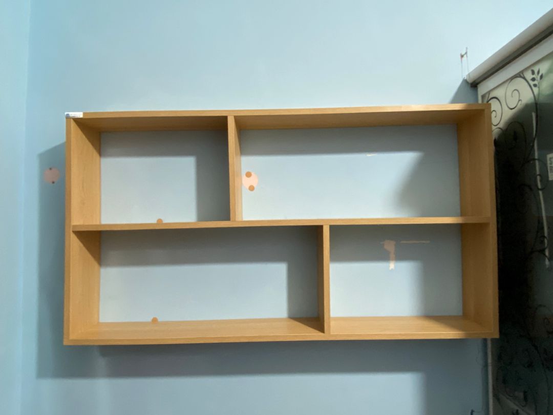 Kệ làm đẹp, chất lượng tạm được, hướng dẫn chi tiết, có kèm theo nhiều phụ kiện, rất chau chuốt sản phẩm. Nhưng giá chát quá so với chất lượng. mình cũng mua 1 kệ kích thước y chang chỉ khác là không có 2 miếng ở bên hông mà giá có 230k. Mọi người nên cân nhắc khi mua