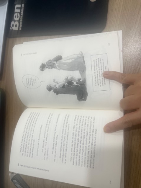 Trong 1 buổi chiều kể từ lúc nhận sách đã đọc được hơn 100 trang- đến chính mình cũng ngạc nhiên về mình🙂. 1 cuốn sách có nội dung hướng dẫn rất chi tiết về nghề viết, cụ thể hoá những khái niệm có vẻ rất trừu tượng, mơ hồ, dẫn dắt người đọc như 1 câu chuyện kể có lớp lang, mà chân tình như 1 người anh thủ thỉ…
Rất recommend mọi người đọc thử, nhất là những người làm công việc liên quan đến viết lách ❤️