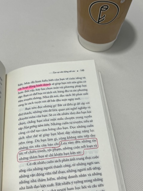 Rất hay luôn, đọc quyển này có khi lại tiết kiệm được thời gian chứ không mất thời gian nha. Ngoài sự hướng dẫn lập kế hoạch, mục tiêu ra thì tác giả cũng cung cấp kiến thức từ nhiều phía.