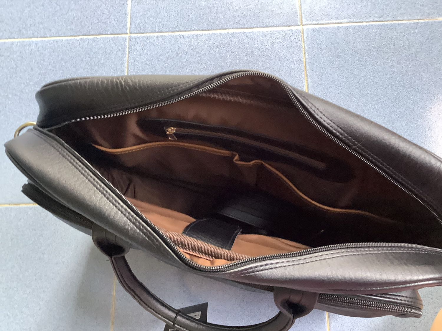 Cặp da đẹp , may kĩ , giao hàng nhanh