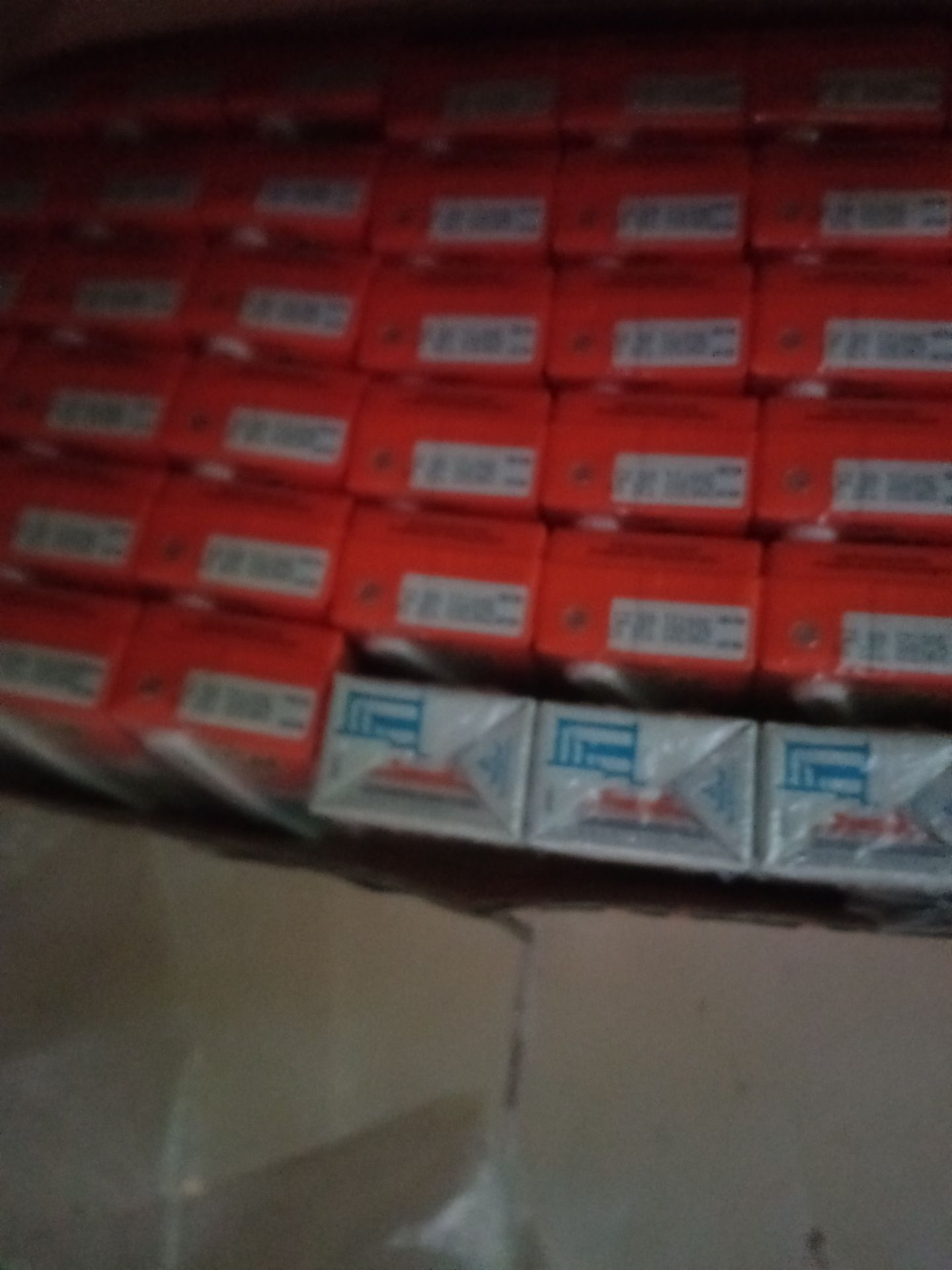 mua 2 tặng 1 mà sao ko thấy tặng hộp nào vậy