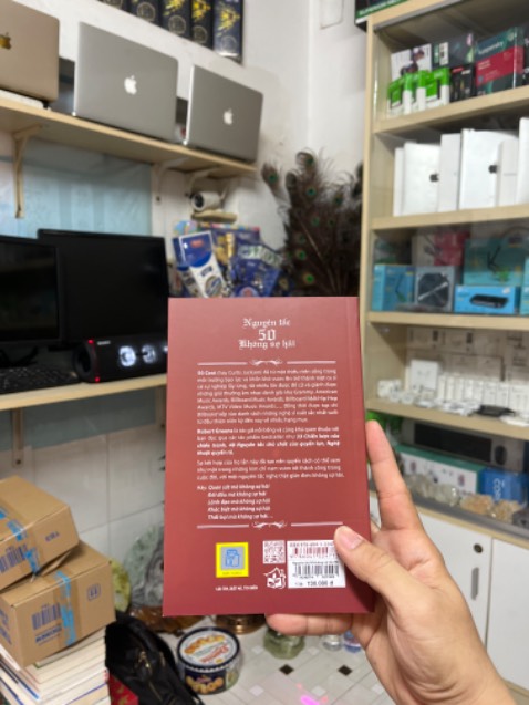 Sách nguyên seal, mới 100/100. Có bookmark kèm theo. Đóng gói cẩn thận, giao đúng giờ great