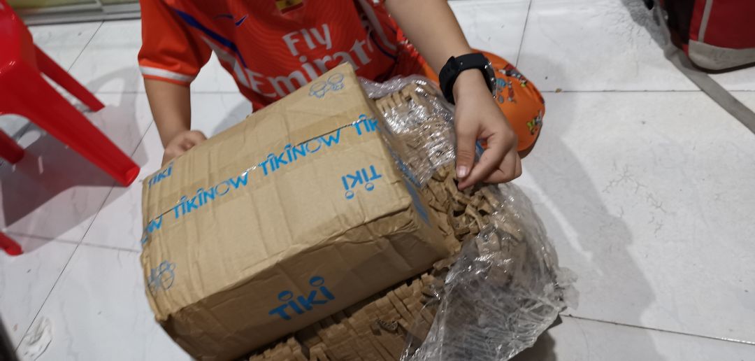 Shop đóng gói hàng cẩn thận, giao đủ hàng, giá bán hợp lý. Mình thích khuyến mại, cứ có khuyến mại là mua ủng hộ.
Chúc Shop luôn đông khách, sẽ ủng hộ Shop ở  những lần sau.