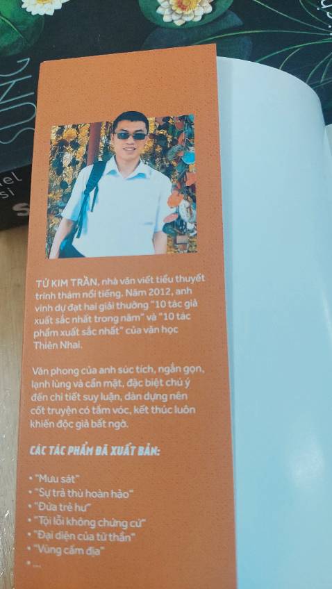 Cũng như “ Đêm trương tăm tối “ , ở tác phẩm này Tử Kim Trần cũng không khai thác khía cạnh trinh thám khi mà trong từng tội ác, kẻ sát nhân, động cơ, cách thức gây án đều được mô tả rõ ràng. Tác phẩm là sự lột tả chân thực một phần thực trạng xã hội Trung Quốc khi khoảng cách giàu nghèo này càng gia tăng, những hoàn cảnh éo le bị bỏ lại phía sau đã góp phần nuôi dưỡng những dục vọng thấp hèn, tâm địa độc ác trong con người.