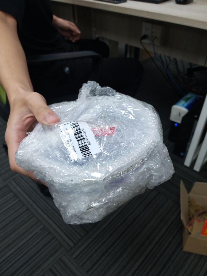 Đóng gói cẩn thận, nhân viên giao hàng lịch sự, thích nhất là giao hàng 2g miễn phí của tiki