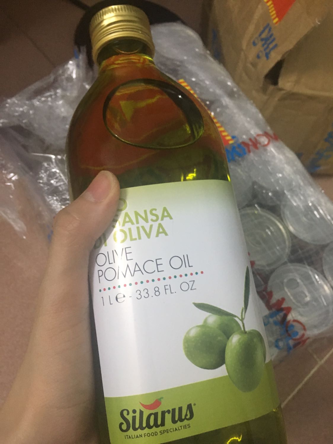 Mình bắt đầu dùng dầu oliu từ 1 năm trở lại đây, cảm nhận món ăn có vẻ ngon hơn nhưng giờ mới dùng đến loại này. Được biết đây là loại có thể xào nấu, mẫu mã đẹp, đóng gói chắc chắn, highly recommend nhé mn