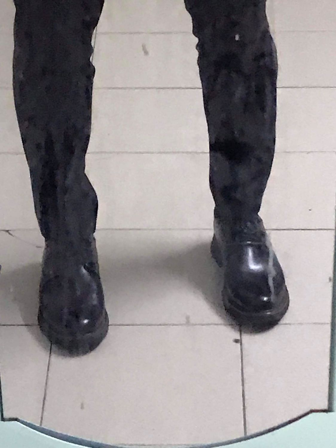 Shop giao hàng nhanh, hàng giống như ảnh. Nên mua nha. Không cần tăng size khi mua đâu mọi người