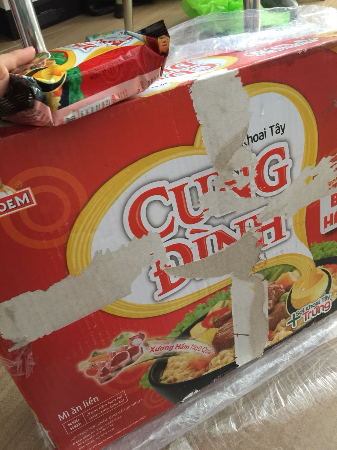 Giao nhanh nhưng ko kiểm tra tình trạng hàng trc khi giao: quá thiếu trách nhiệm sản phẩm mình cam kết, mất công gọi đổi trả lại hàng gây phiền phức cho cả 2 bên