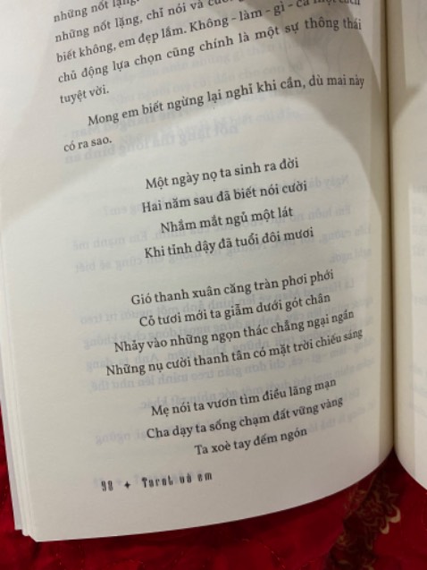 Sách mới đẹp bọc rất cẩn thận. Nội dung dễ hiểu dễ tiếp cận đối với người mới học về tarot