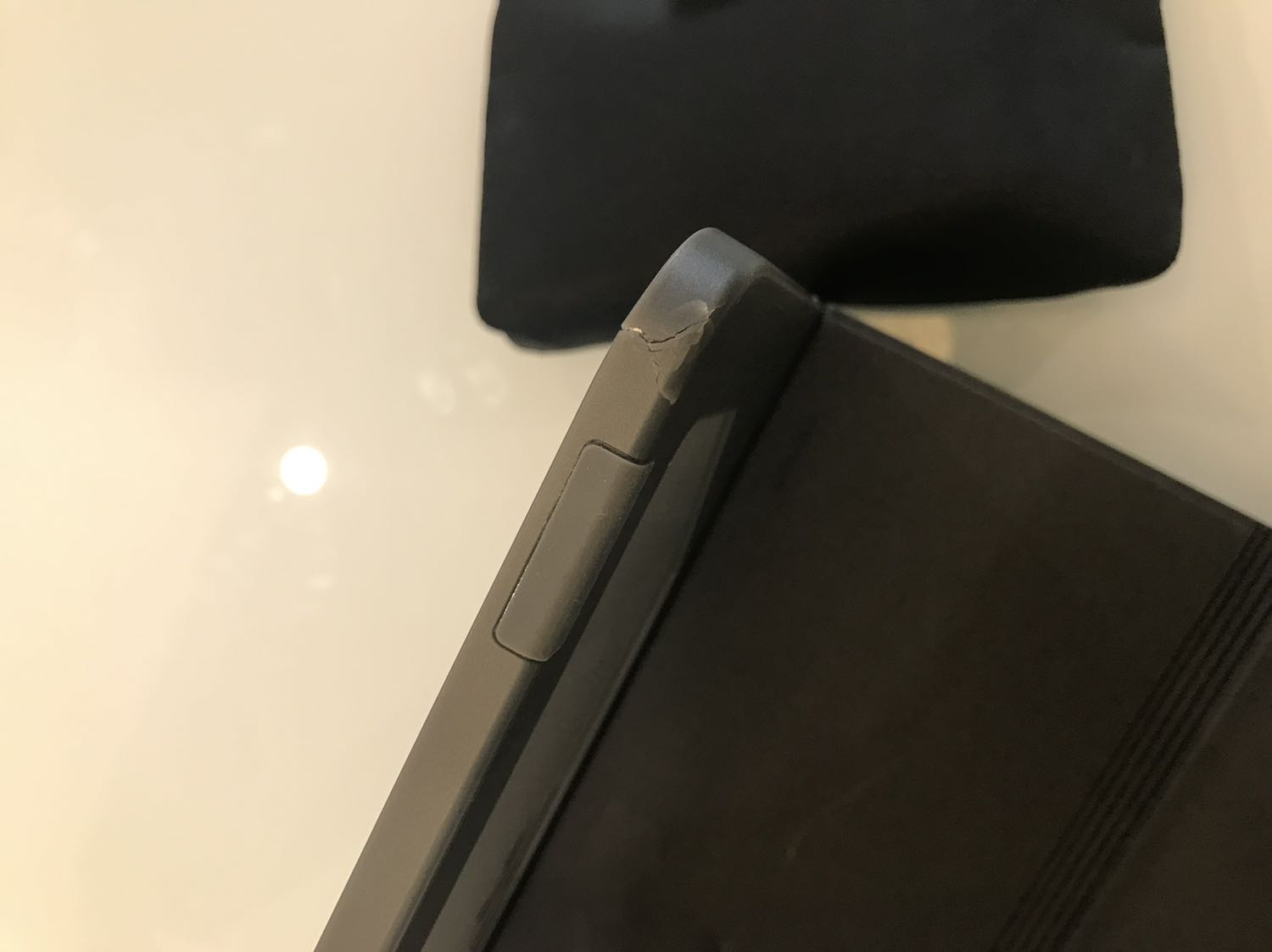 chất lượng rất kém; 
dùng đc 2 tuần vỏ nhựa bị vỡ góc