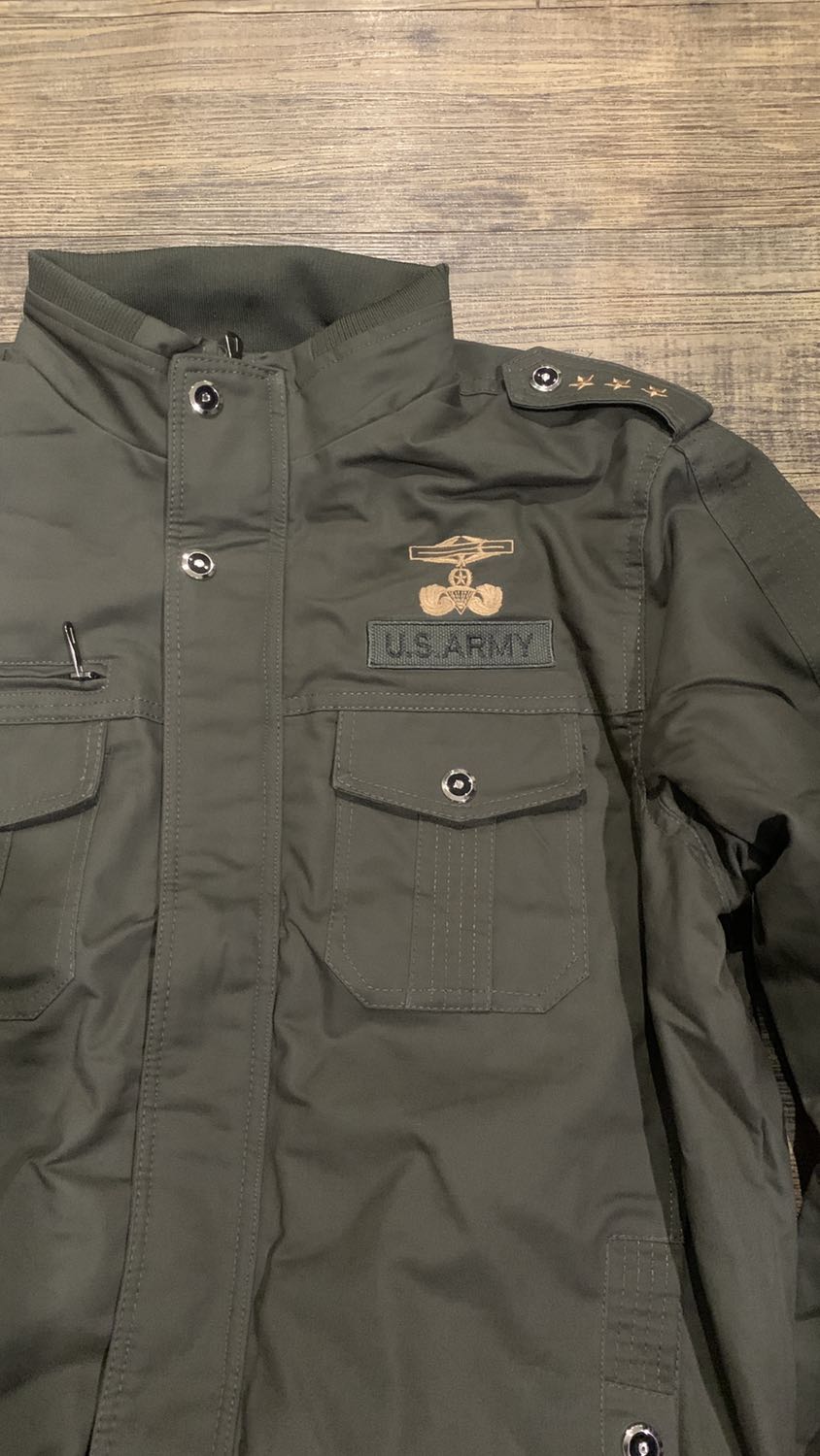 Mặc ấm và may cũng OK tuy các chữa và hình thêu hơi nhỏ và đơn giản cho cảm giác giả giả quê quê thế nào ấy. Nhưng thôi, mặc quanđỡ mùa đông giá rứt là Ok rồi