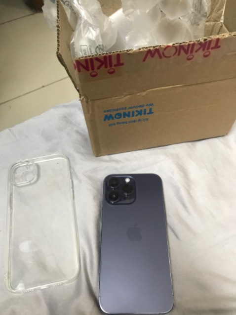 Bọn mày đúng kiểu làm ăn không có đạo đức, đặt mua ốp iphone 14 promax mà gửi cho ng ta case có 2 mắt là của iphone gì vậy, *** nạn, 95k chứ ít gì.