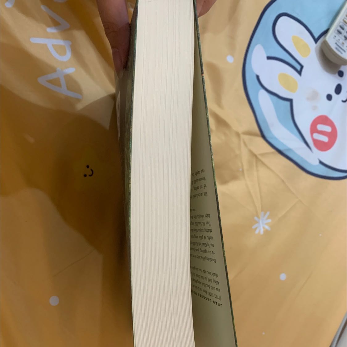 Ban đầu tưởng sách sẽ bé lắm(khoảng 1***trang) đời không như mơ :)) nó dầy cộp 700 trang ;-;