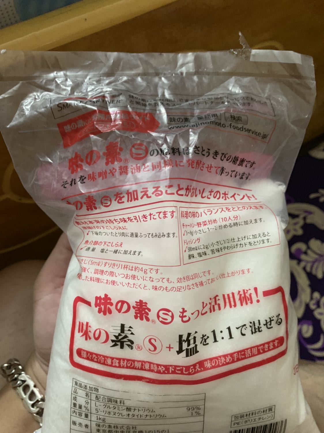 Nhận được hàng gói thì cũ rích nhàu nát, không thể tìm thấy hạn sử dụng trên gói. Thậm chí rách và thủng ko thể đảm bảo an toàn cho người sử dụng, yêu cầu Tiki làm rõ vấn đề này.