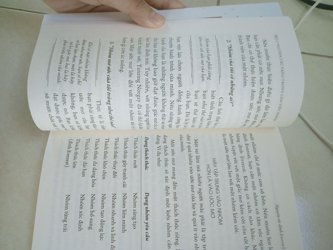 Giao hàng nhanh. Nhìn hơi cũ chút thôi chứ bên trong là tinh hoa của J.M rồi. Tháng sau sẽ đọc