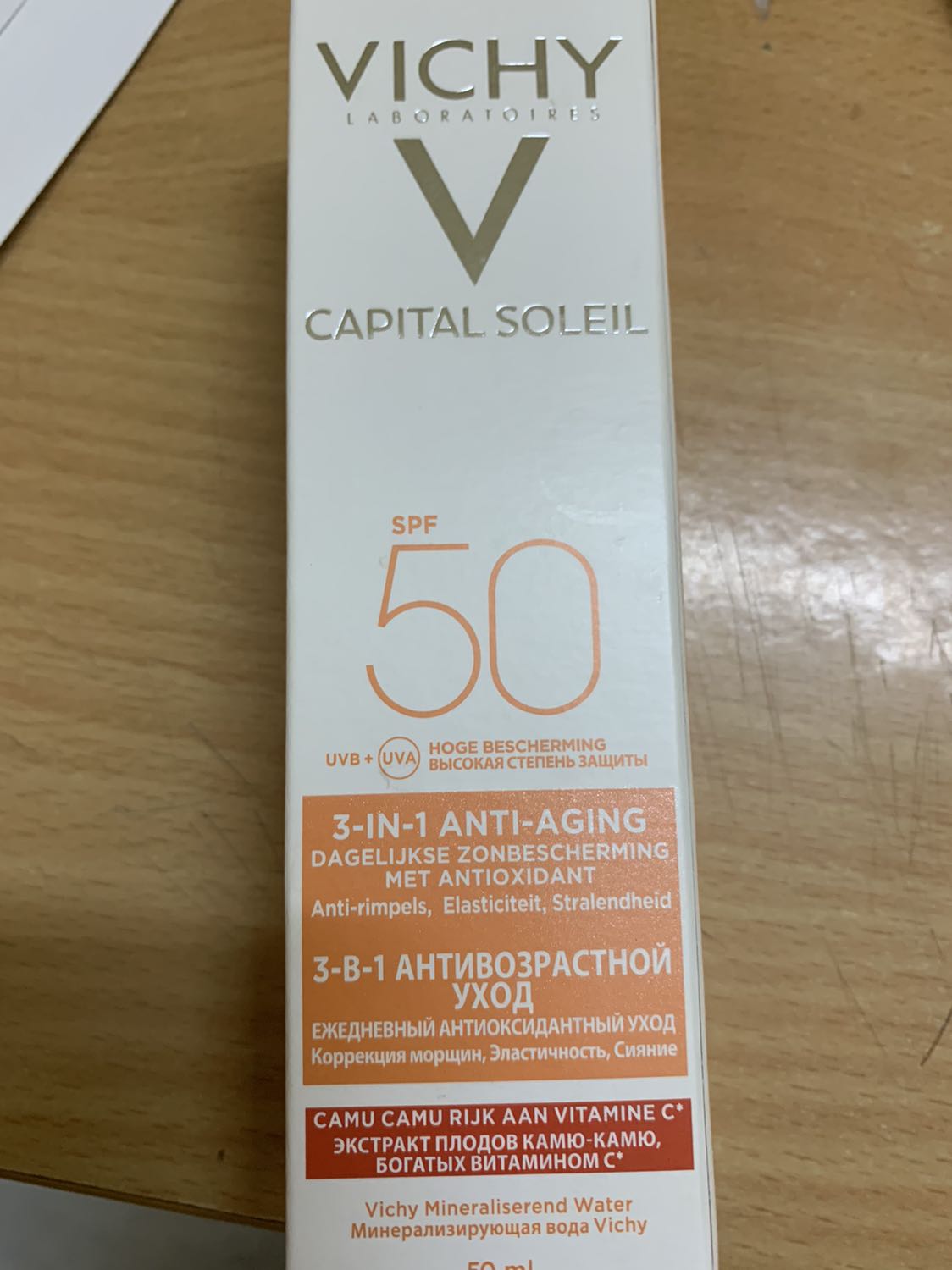 Giao hàng nhanh hơn dự kiến. Kem chống nắng dùng rất tốt, tuýp kem dễ sử dụng và cầm đi hay để trong túi xách dễ dàng. Không bị dị ứng