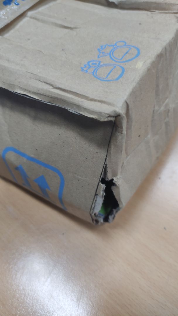 Tiki giao hàng nhanh như thường bất chấp dịch covid, tuy nhiên hộp của mình bị rách nát, may mà sách chỉ bị hơi quăn thôi
giá sản phẩm vẫn rẻ và chất lượng. mua sách mình vẫn chọn tiki nhưng các bạn nên cẩn thận khâu đóng gói và giao hàng nhé