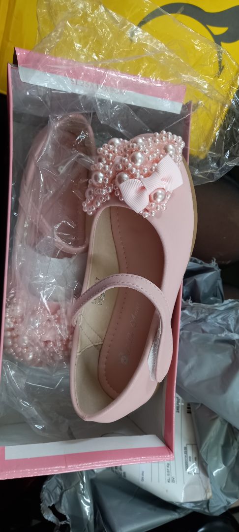 giày xinh y hình, đẹp, chất lượng giày tốt, nên mua nhé cả nhà, đóng gói cẩn thận