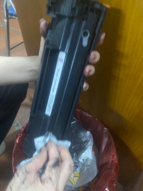 Đóng gói sơ sài , khi giao mực tới bị đổ mực đầy cục mực , phải vệ sinh , đang sử dụng tạm ổn