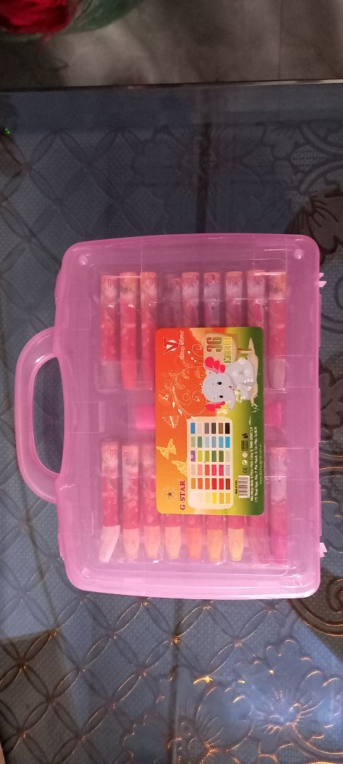 giao hàng nhanh, tuy bị gãy vài cây nhưng màu sáp vẫn tô đc ko sao cả