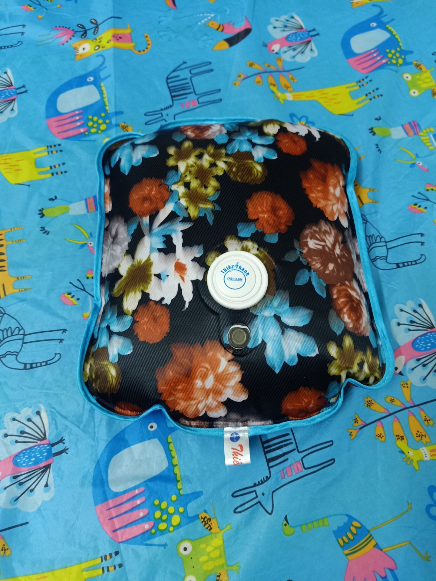 nóng cực nhanh và giữ nhiệt cực lâu. ship nhiệt tình lắm. mọi người nên mua nhé. cảm ơn nhà bán hàng và giao hàng