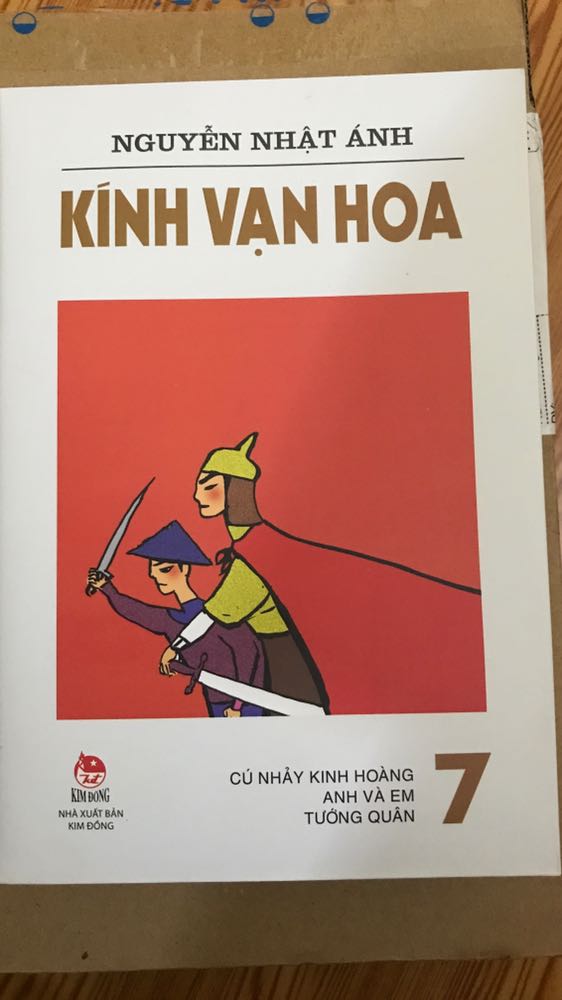 Sách đẹp, k bị méo móp gì. Nhưng k biết hình vẽ trong sách là nguyên gốc đã như vậy hay do in bị lem mực. Giao hàng nhanh