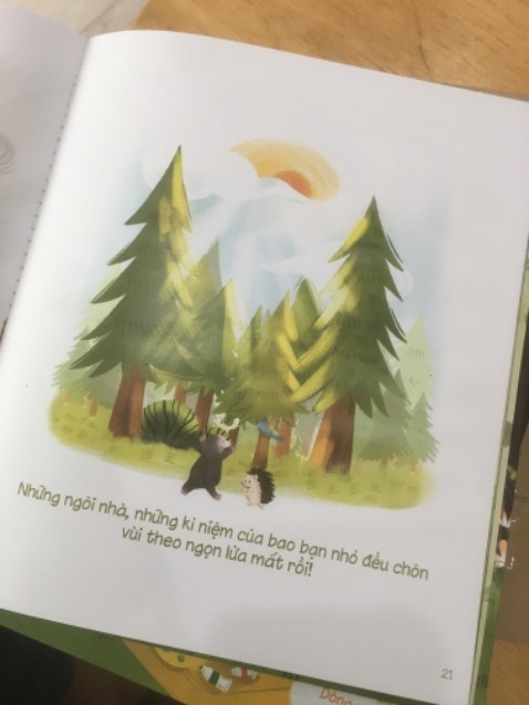 Vừa nhận sách và rất ưng ạ, cảm ơn shop, cháu nhà mình thích lắm.
Đóng gói chắc chắn, sách bìa cứng đẹp ghê lun, màu sắc cũng rõ ràng sắc nét, nội dung sách nhân văn và dễ thương lắm.
Đang đợt dịch mà mình đặt 2 ngày đã có hàng rui 🥰 
Sẽ ủng hộ shop dài dài ạ