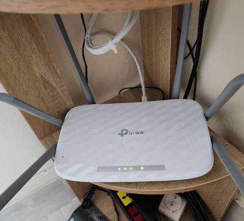 Dùng ok phủ sóng được 2 tầng, full tốc độ nhà mạng.