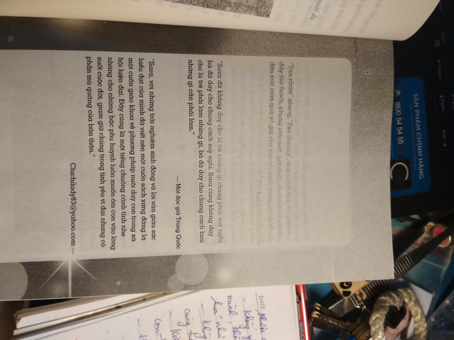 chất lượng giấy quá tồi tệ, chữ in nhòe, mờ và không rõ gì cả, thật là lần đầu tiên thấy bức xúc với tiki về chất lượng sản phẩm như thế. 1 trang thì không nói làm gì, rất nhiều trang lỗi